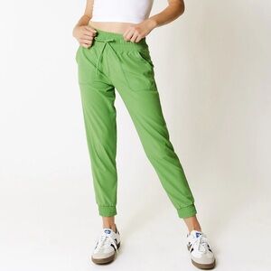 Albion Fit Destination Joggers. Tennis Green.  Women's Size Small. Travel. Vacay